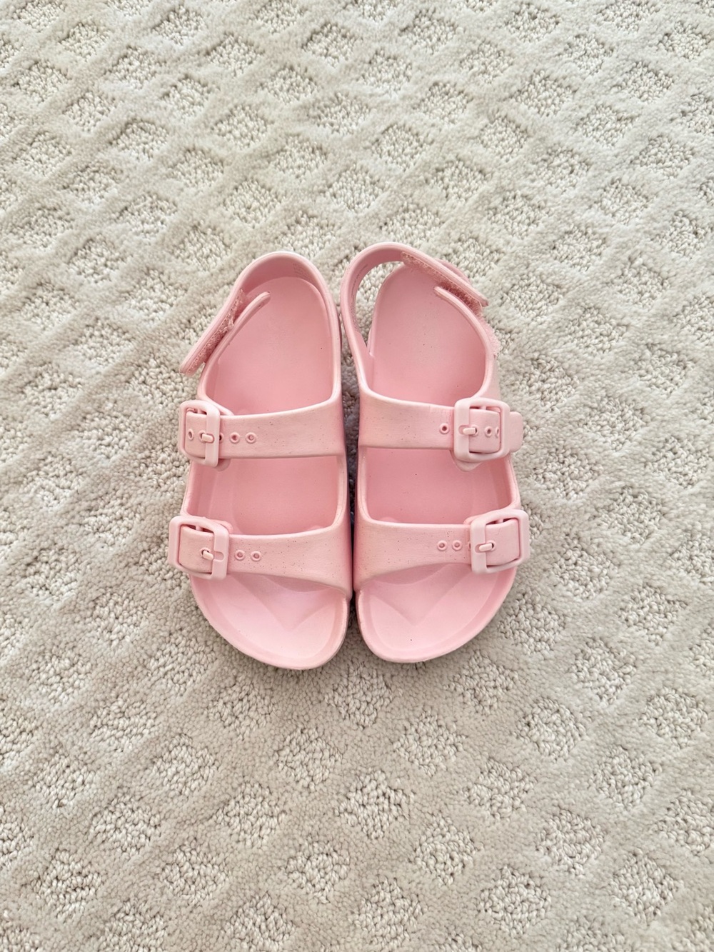Harper Canyon Light Pink Kids Sandals. Size 9.